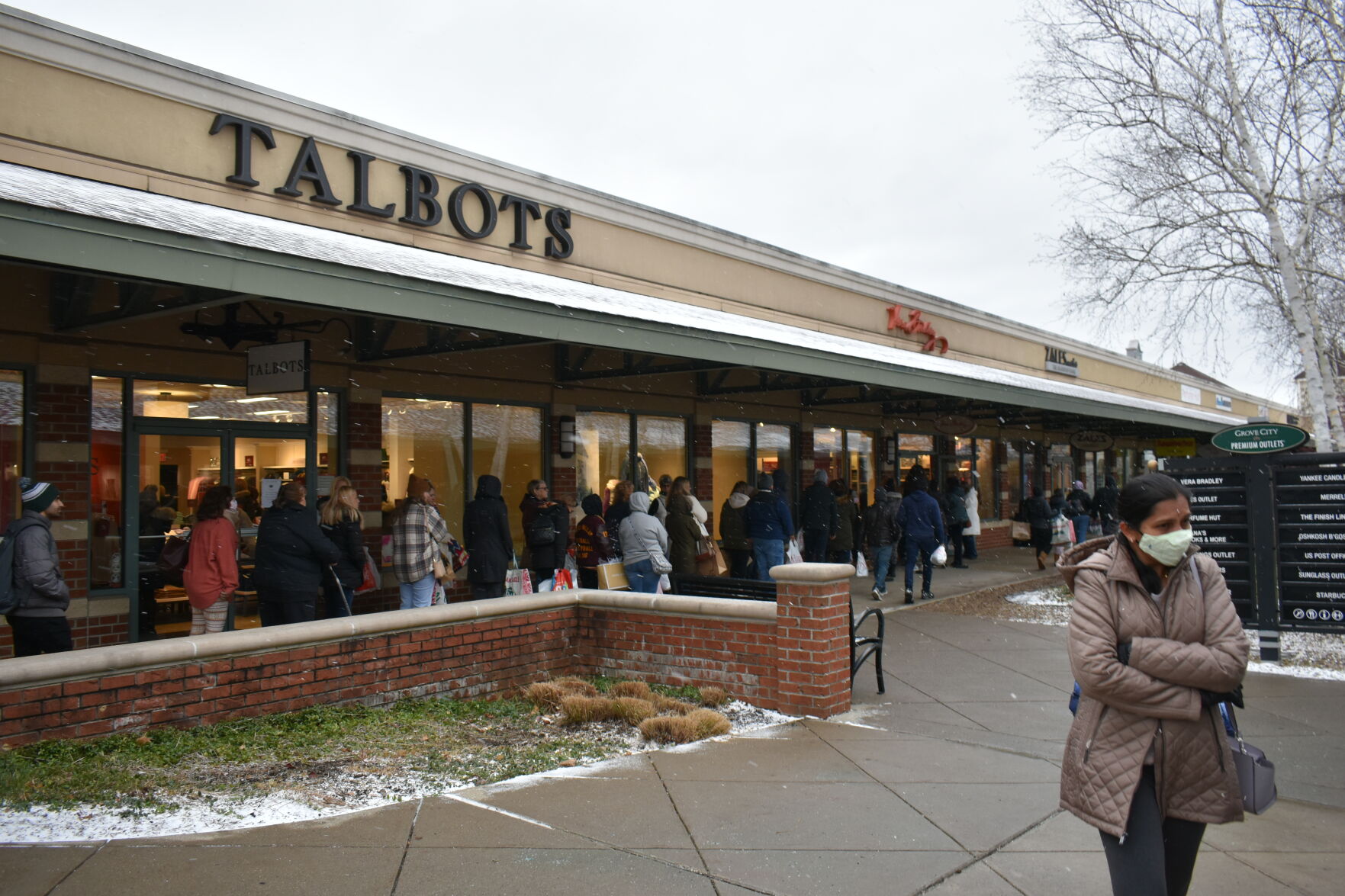 outlets in line. JPG.JPG